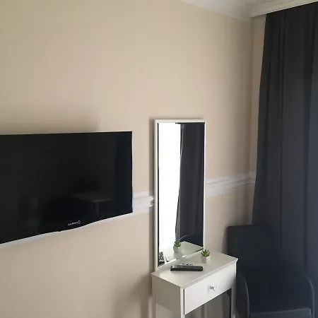 Palace 4*